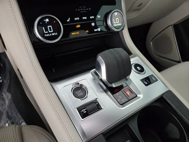 2026 Jaguar F-Pace R-Dynamic S - Photo 26