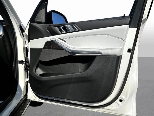 Used 2026 White BMW sDrive40i image 31