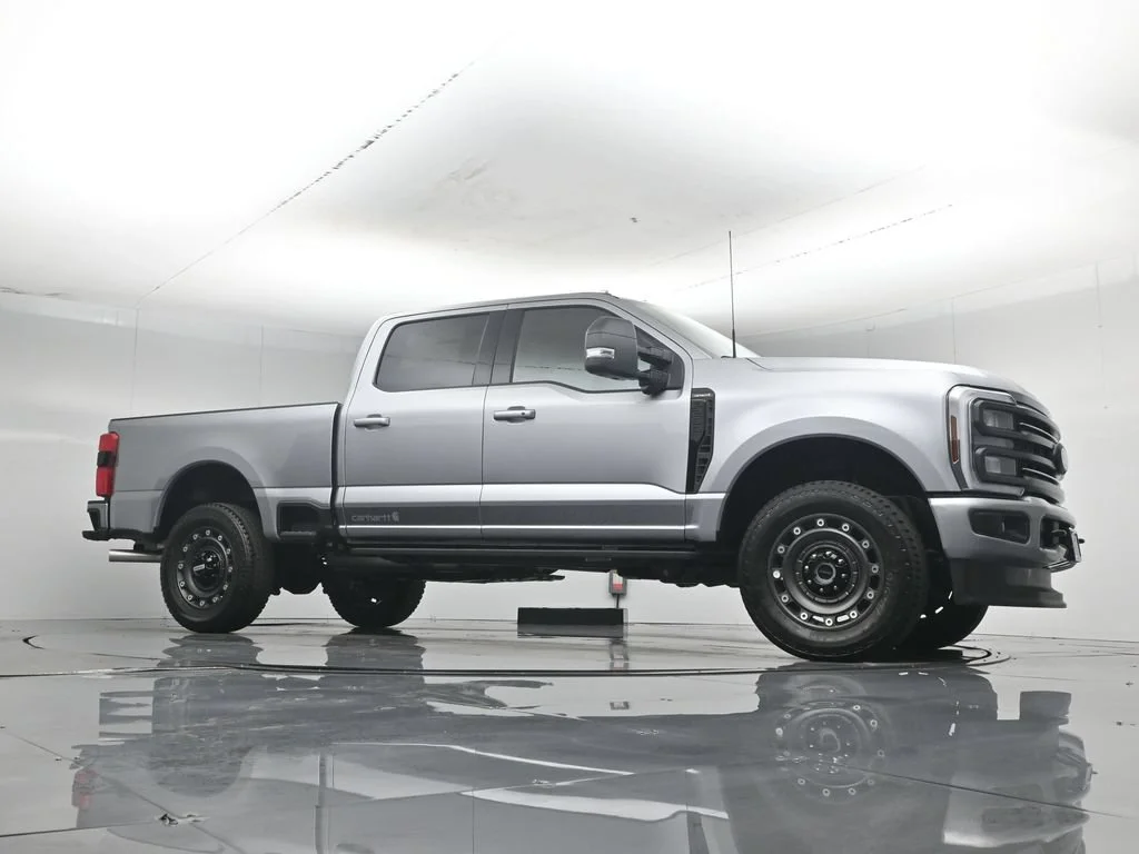 New 2027 Iconic Silver Metallic Ford XLT image 3