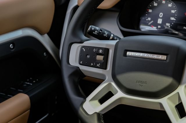 New 2026 Fuji White Land Rover S image 24