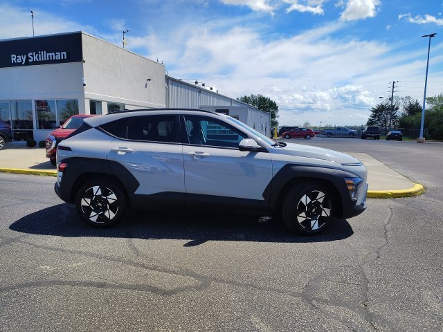Used 2025 Gray Hyundai SEL image 8