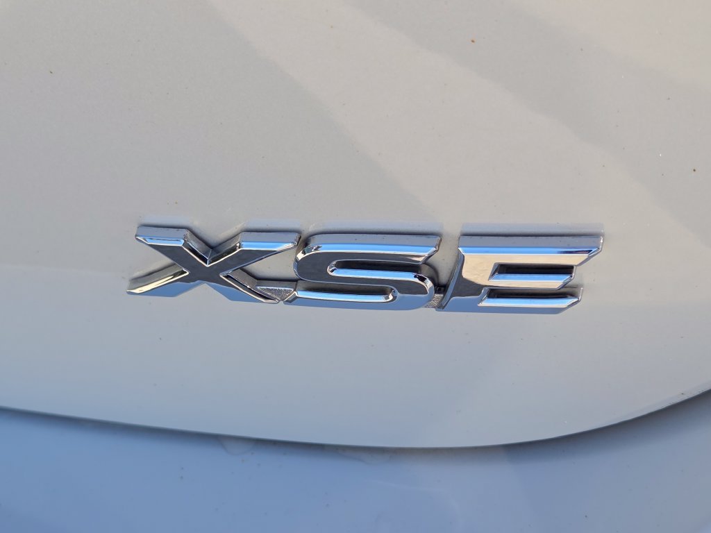 Used 2020 Wind Chill Pearl Toyota XSE V6 image 29