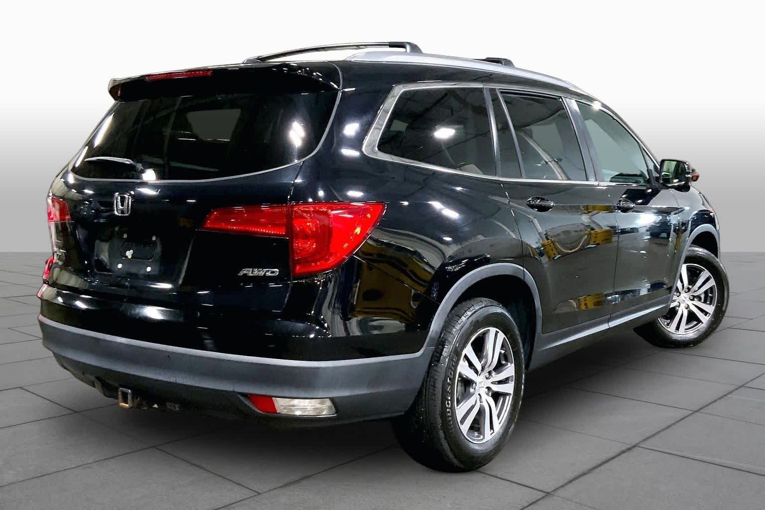 Used 2016 Crystal Black Pearl Honda EX-L image 13
