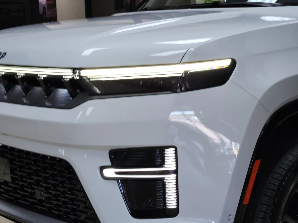 New 2026 Bright White Clearcoat Jeep Summit Obsidian image 7