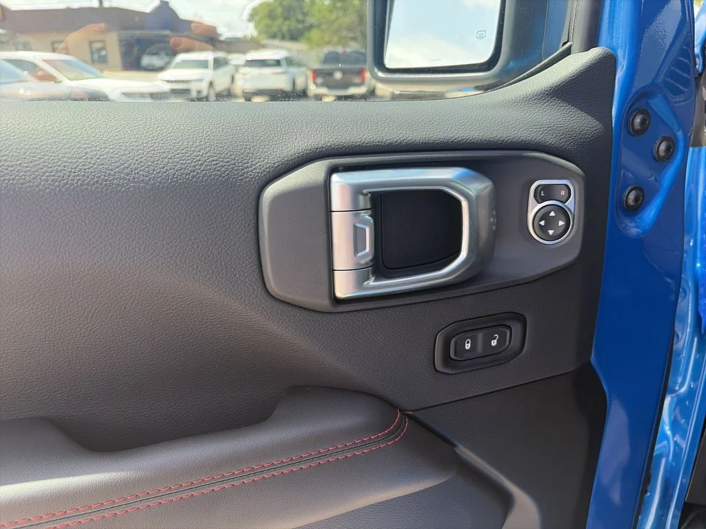New 2026 Hydro Blue Pearl-Coat Exterior Paint Jeep Rubicon X image 17