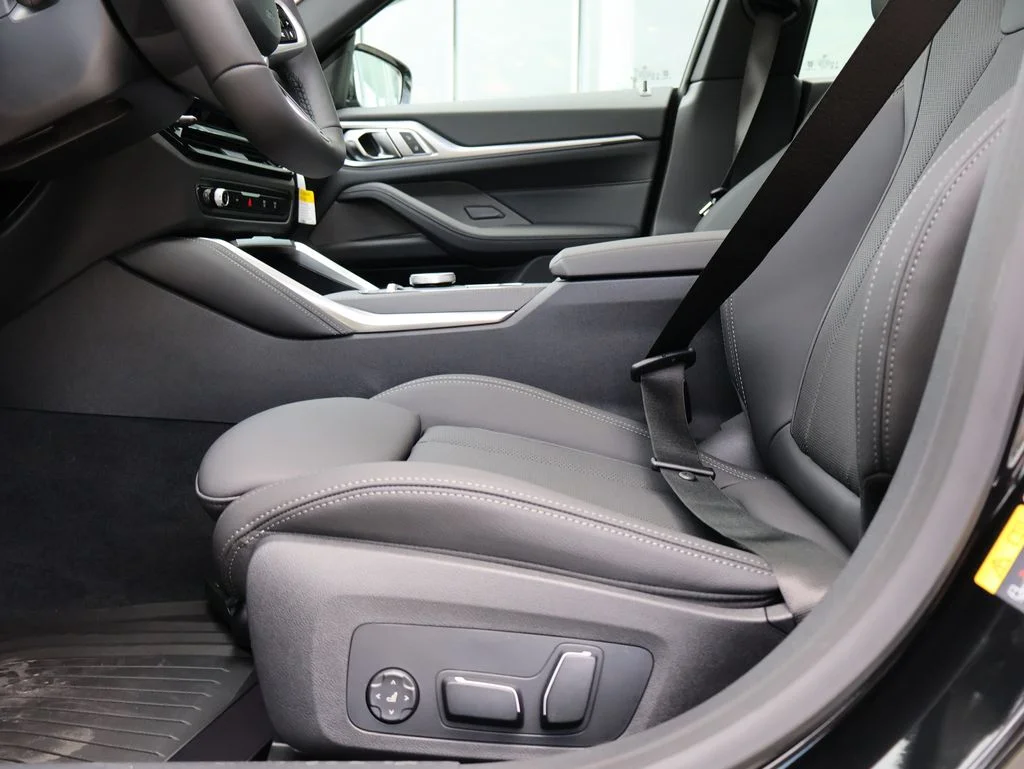 New 2026 Black Sapphire Metallic BMW xDrive40 image 40
