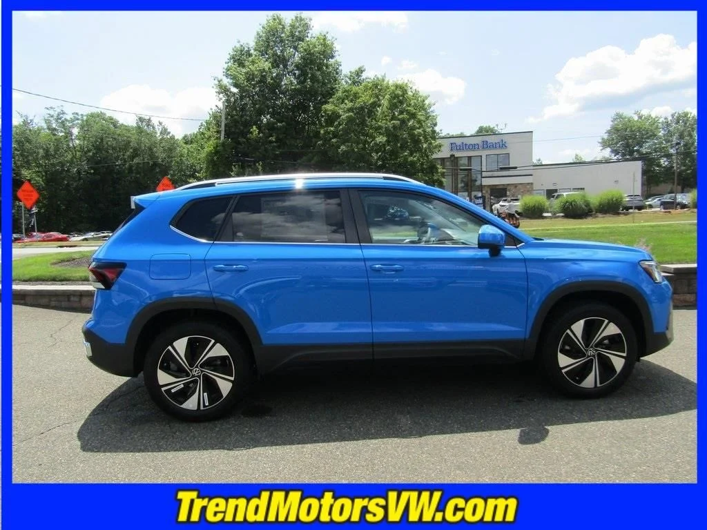 2025 Volkswagen Taos SE - Photo 8