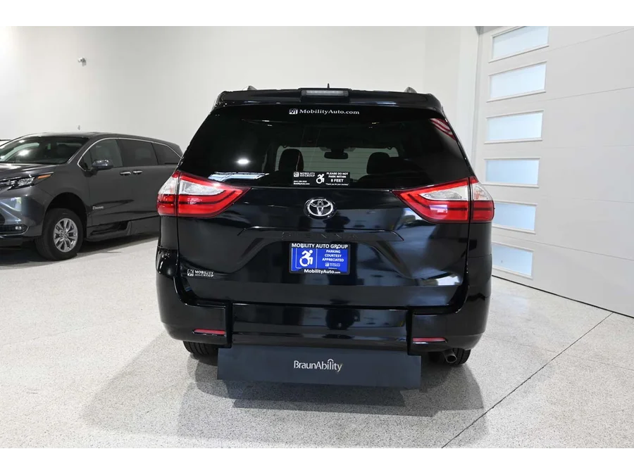 Used 2019 BLACK Toyota XLE Mobility Handicap Van image 7