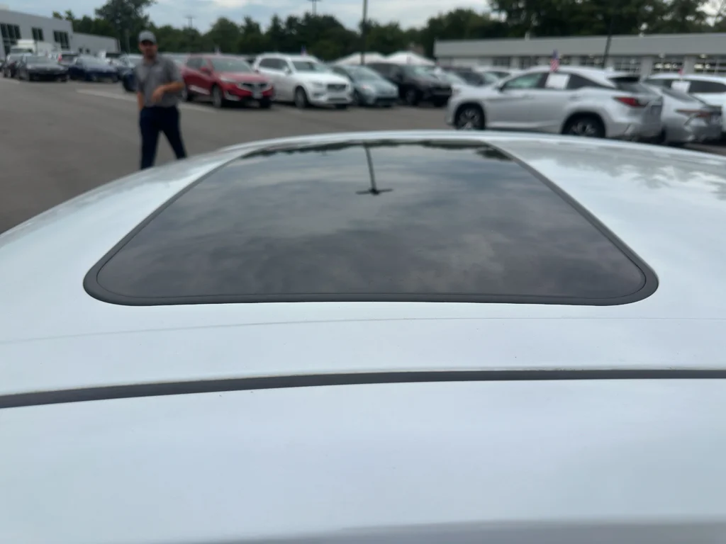 Used 2021 Wind Chill Pearl Toyota Hybrid XLE image 6