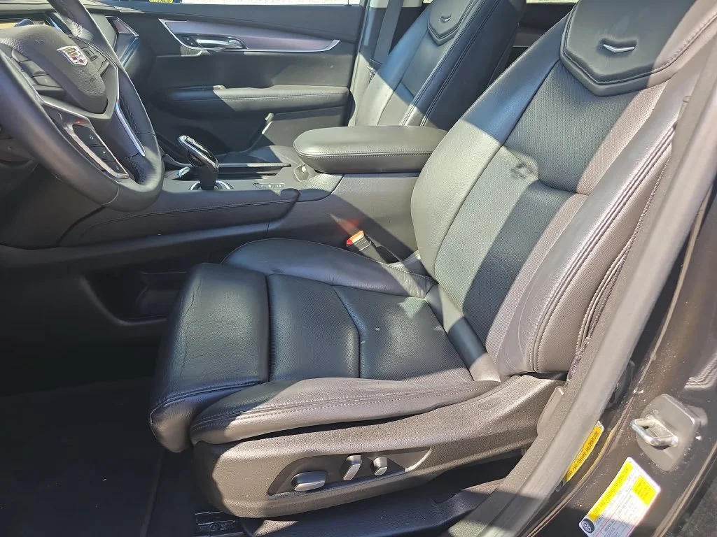 Used 2017 STELLAR BLACK METALLIC Cadillac Luxury AWD image 20