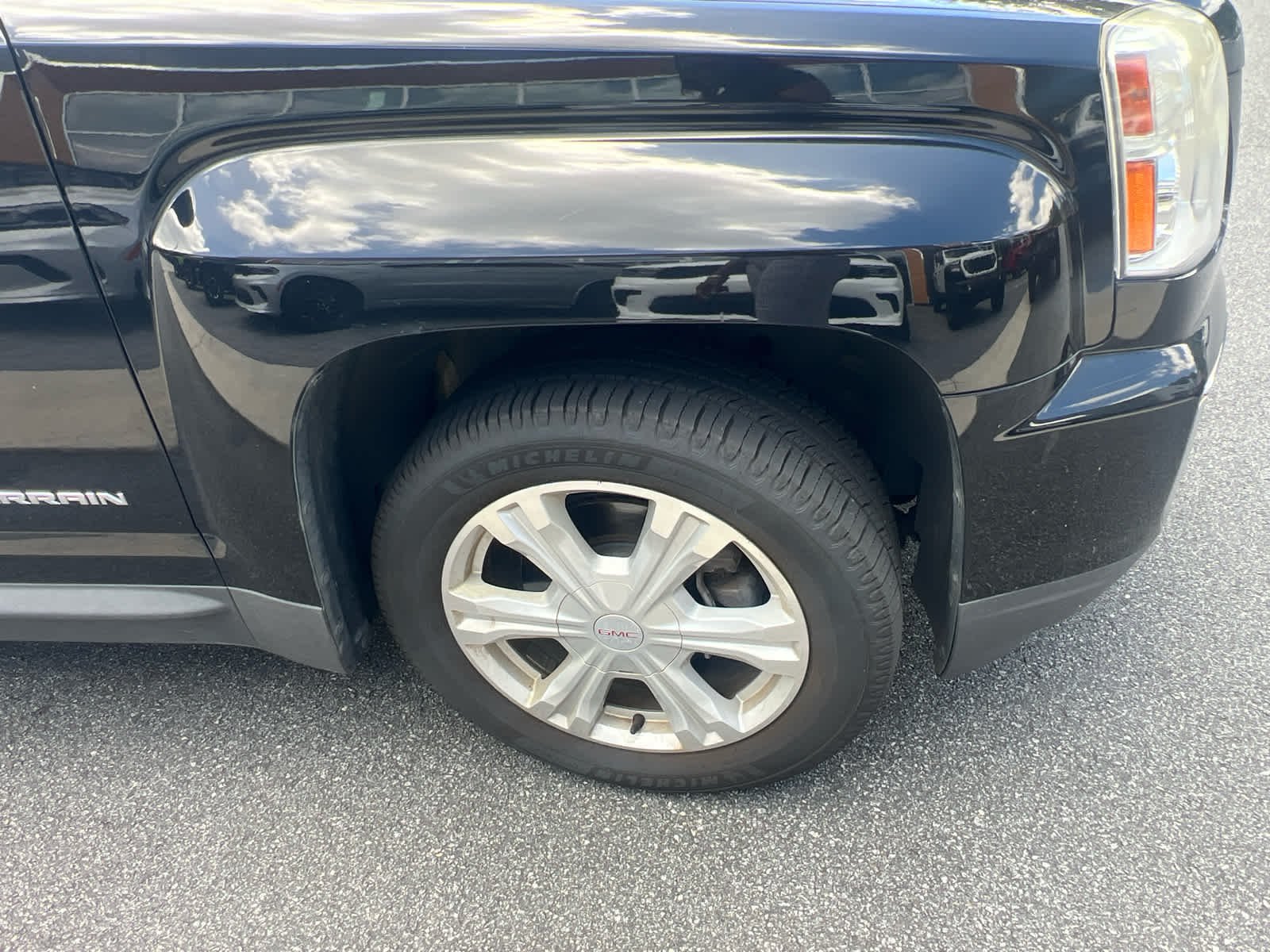 Used 2017 Ebony Twilight Metallic GMC SLT image 4
