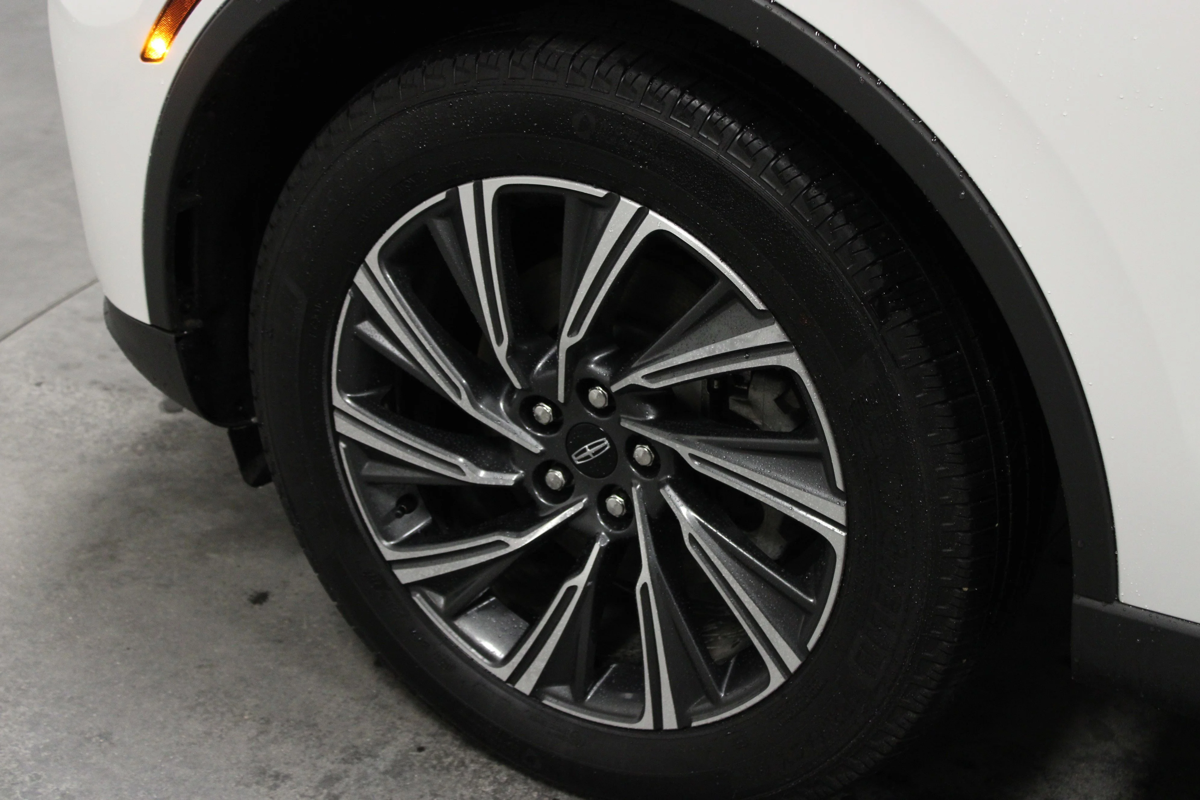 Used 2025 White Metallic Lincoln Premiere image 10