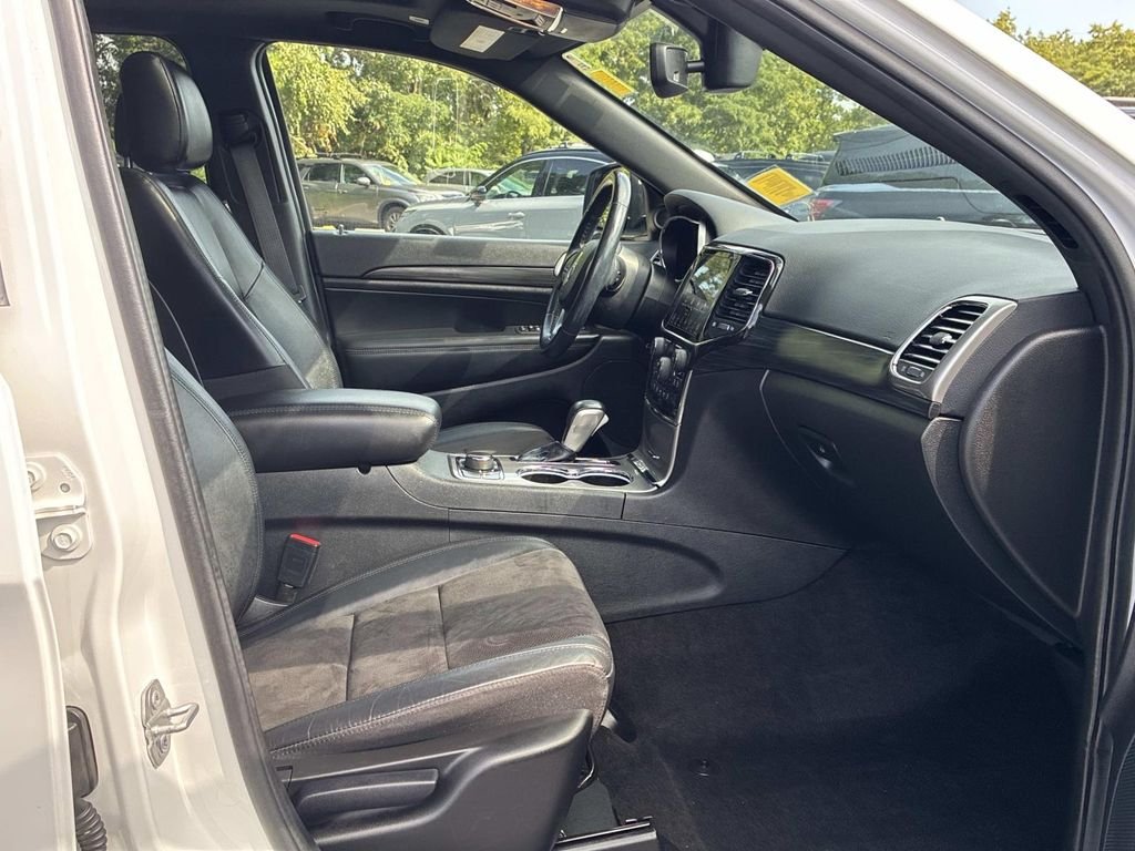 Used 2022 White Jeep Laredo X image 10