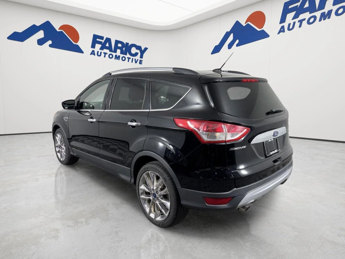 Used 2016 Shadow Black Ford SE image 3
