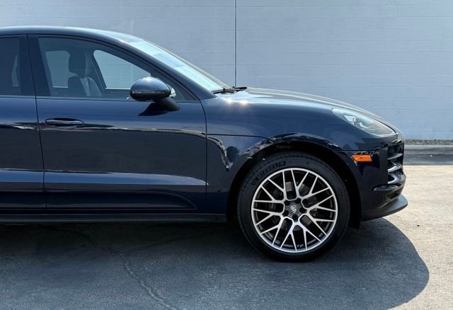 Used 2020  Porsche  image 8