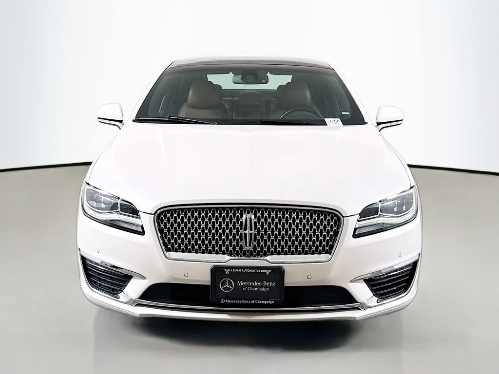 Used 2017 White Lincoln Reserve image 2