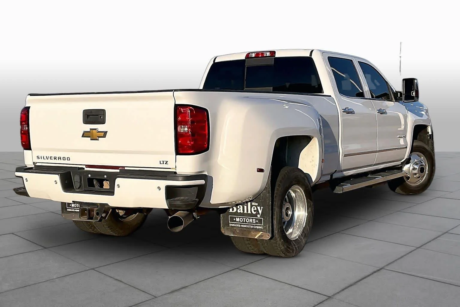 Used 2018 Summit White Chevrolet LTZ image 13