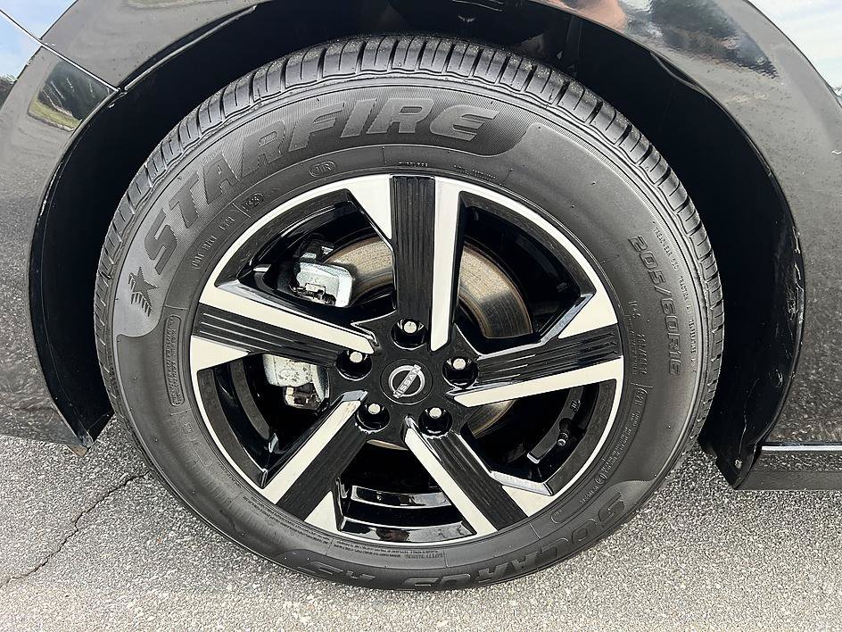 Used 2025 Super Black Nissan SV image 9