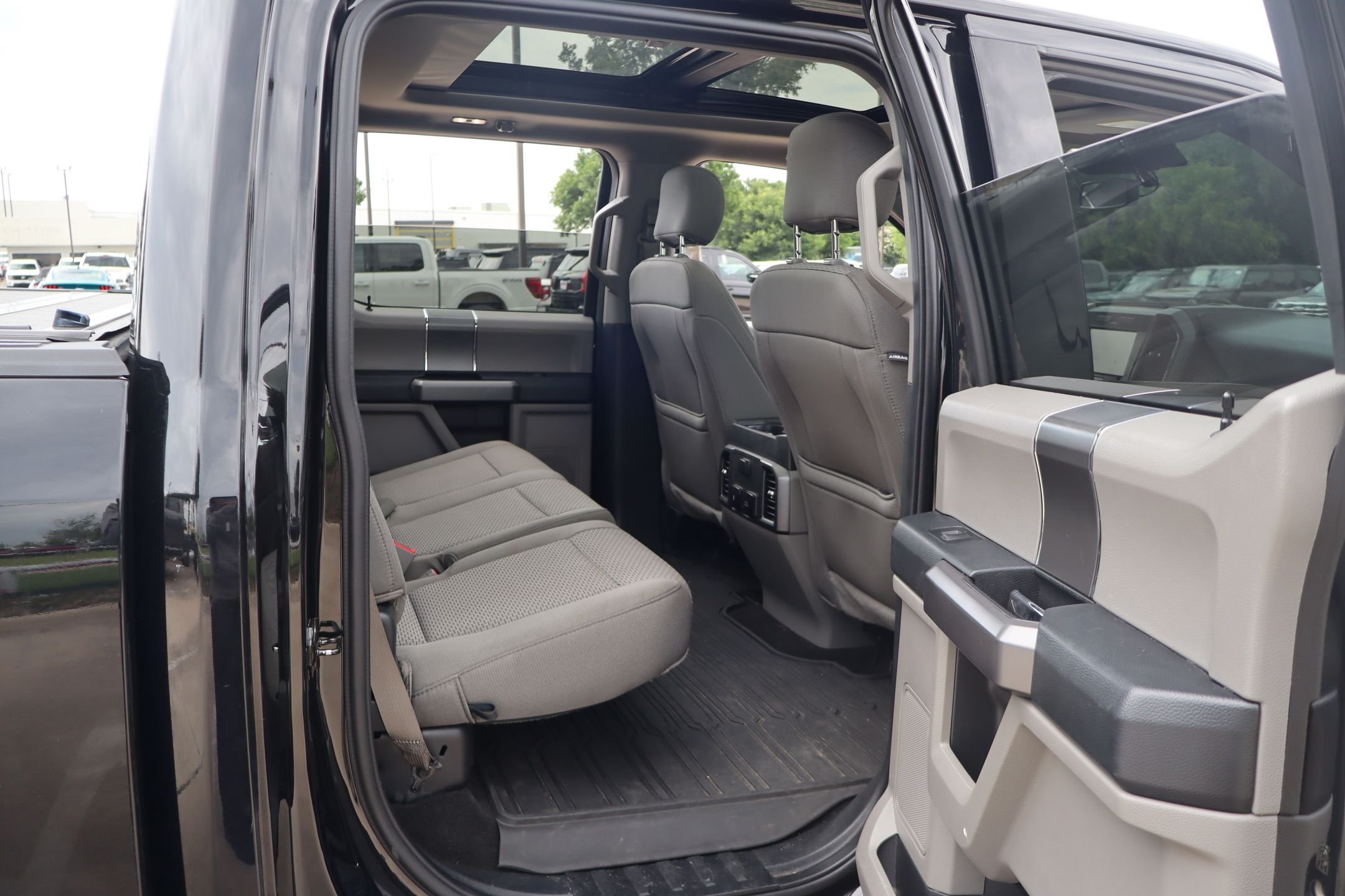 Used 2020 Black Metallic Ford XLT image 28