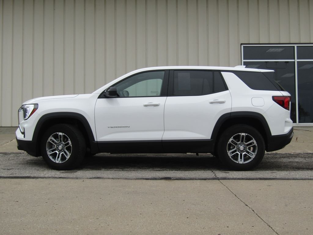 Used 2025 White GMC Elevation image 11