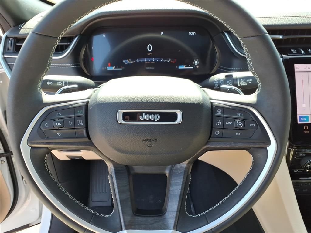Used 2023 White Jeep Limited image 22