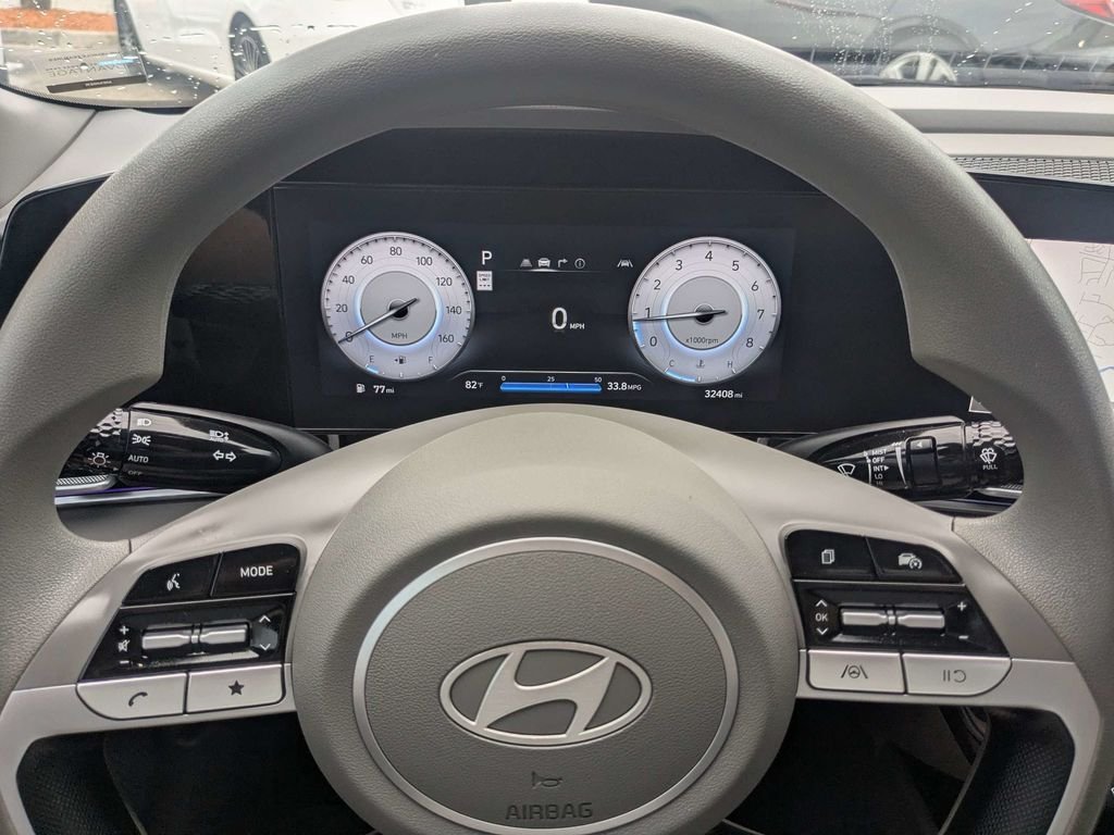 Used 2024 Black Hyundai SEL image 29