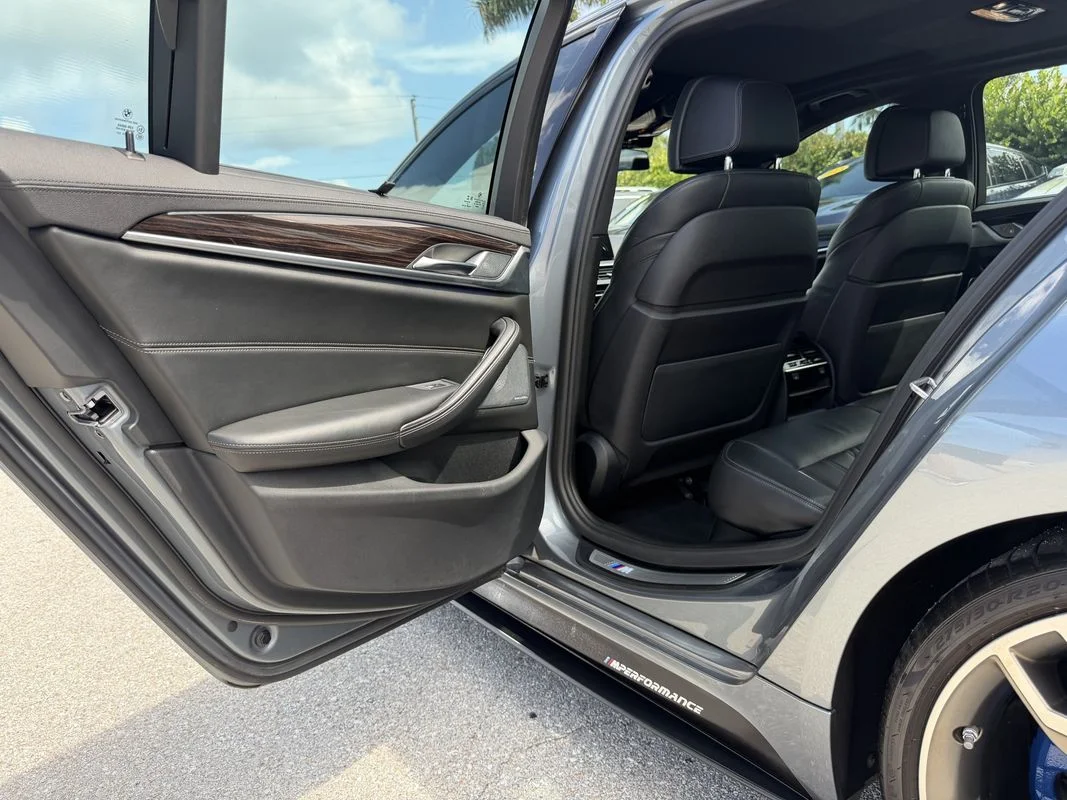 Used 2018  BMW M550i xDrive image 12