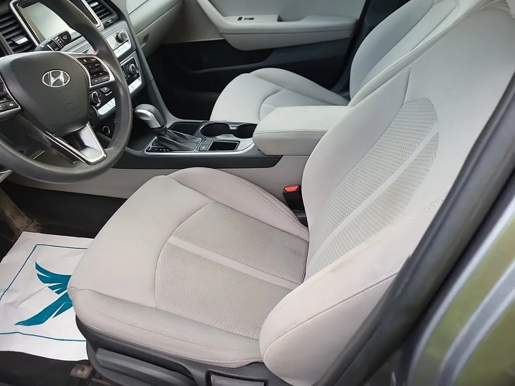Certified Used 2019 Gray Hyundai SE image 4