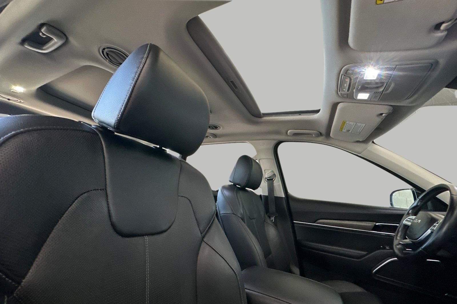 Used 2022 Black Kia SX image 19