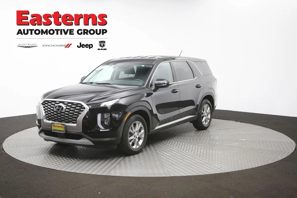Used 2022 Black Hyundai SE image 57