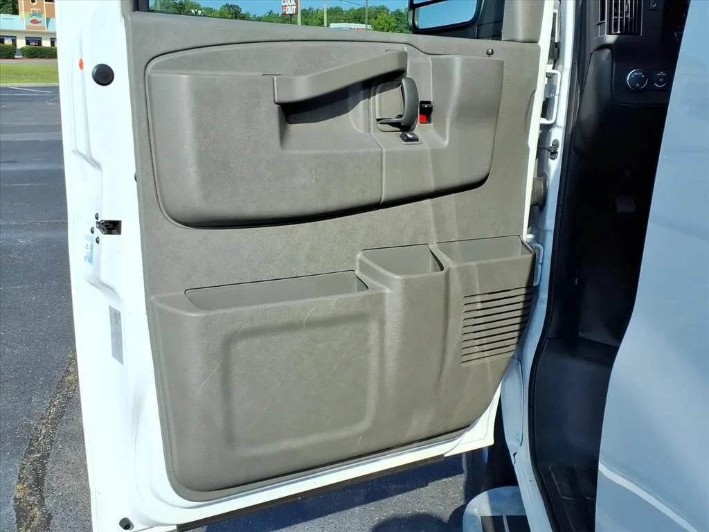 Used 2025 Summit White Chevrolet WT image 4