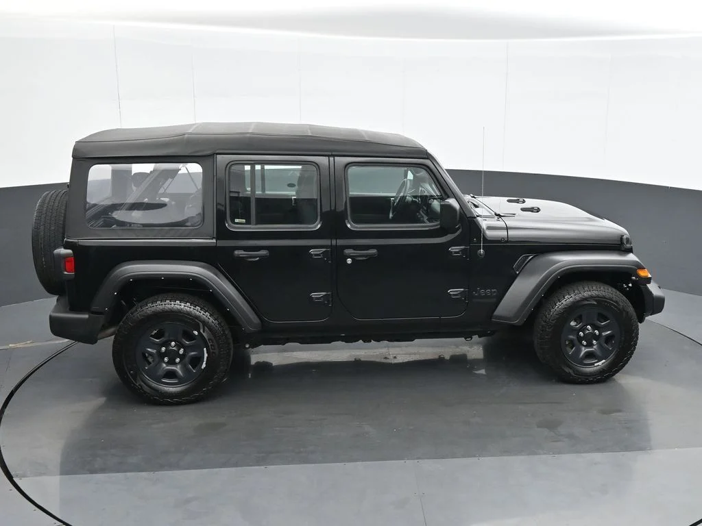 Used 2022 Black Jeep Unlimited Sport image 21