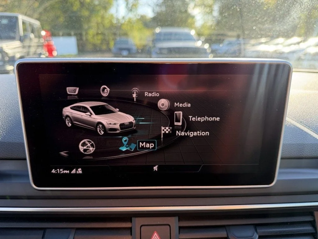 Used 2019 Navarra Blue Metallic Audi  image 23