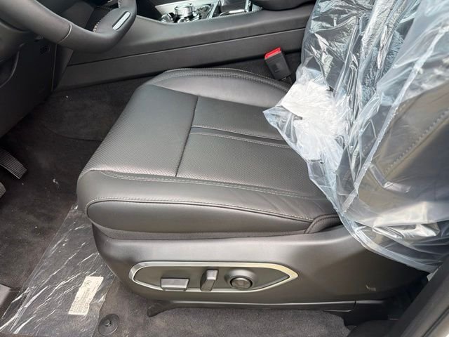 New 2026 Bright White Clear-Coat Exterior Paint Jeep Upland image 10