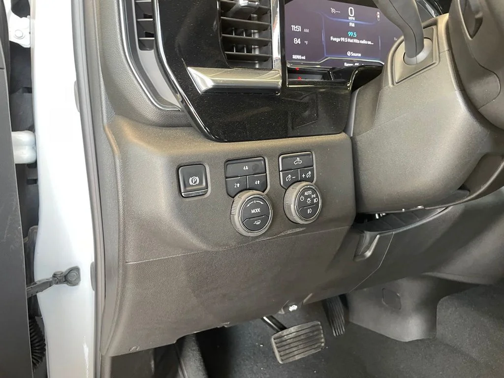 Used 2025 White Chevrolet LT image 14
