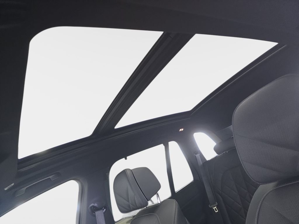 New 2026 Mineral White Metallic BMW sDrive40i image 15