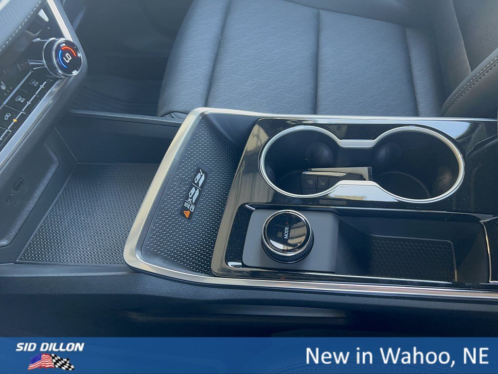 New 2027 Summit White Chevrolet LT image 17