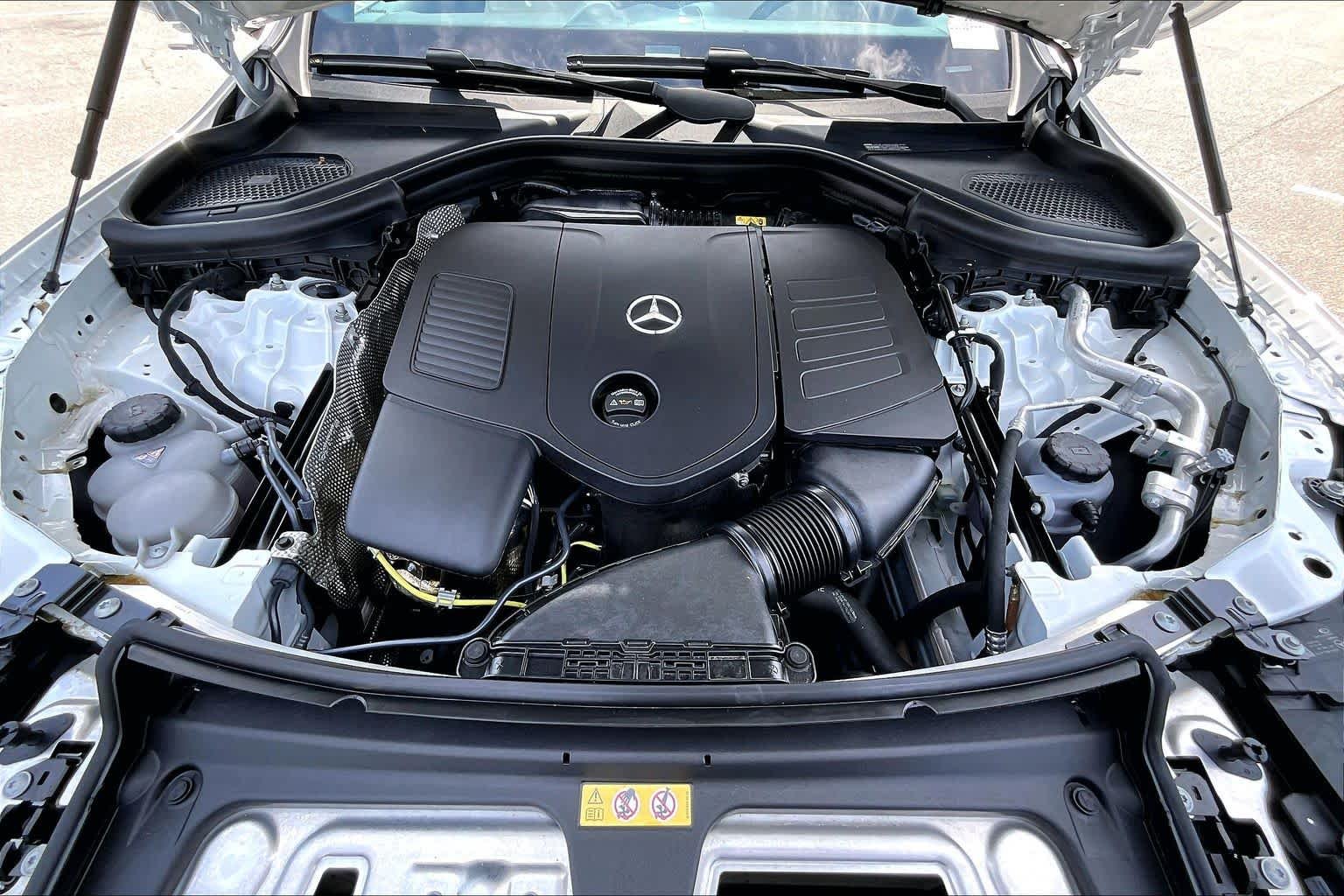 Used 2025 Polar White Mercedes-Benz GLC 300 image 32