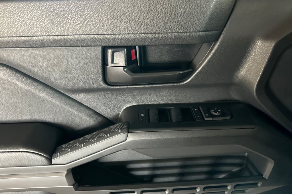2025 Toyota Tacoma SR5 - Photo 8