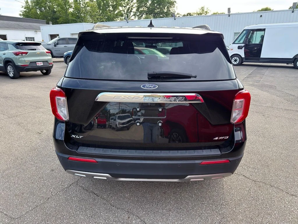 Used 2023 Black Ford XLT image 10