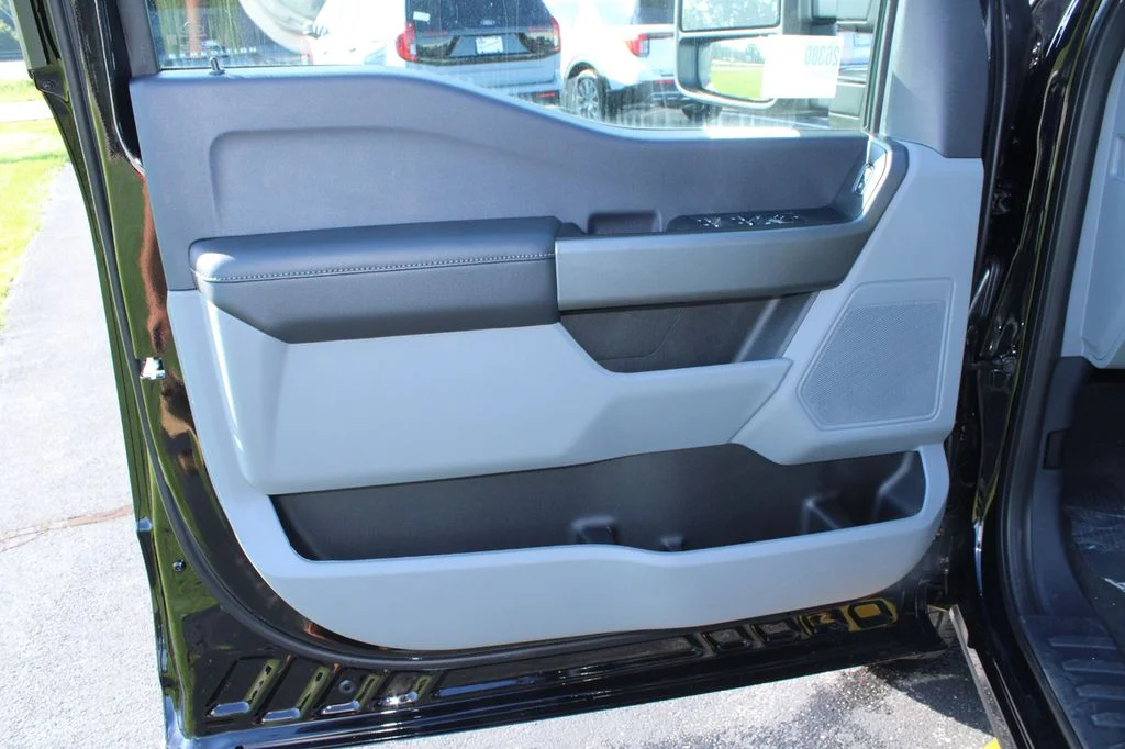 New 2026 Agate Black Metallic Ford F-250® XLT image 38