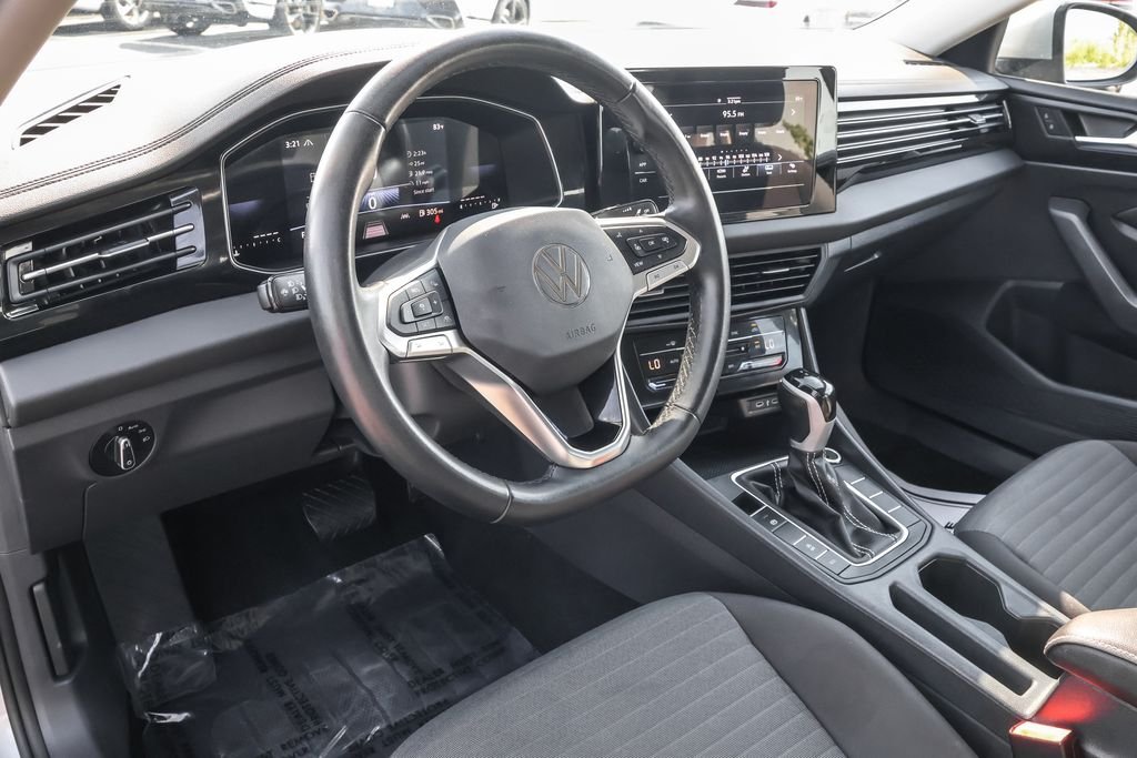 Used 2025 Silver Volkswagen 1.5T S image 4