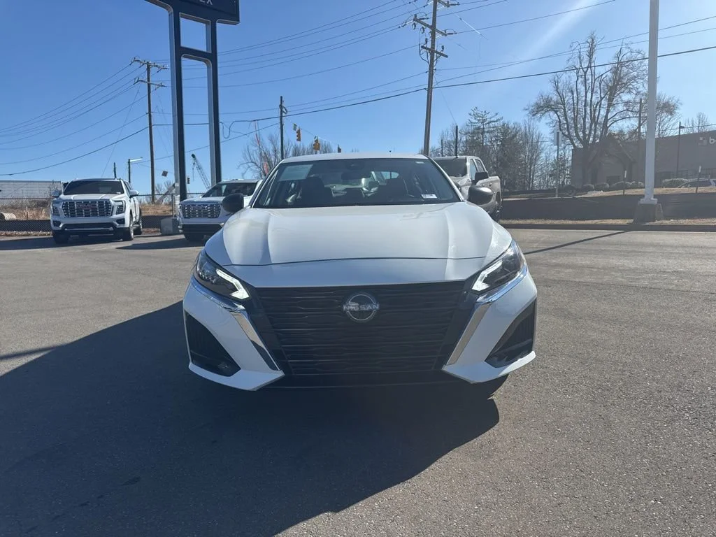Used 2025 White Nissan SV image 8