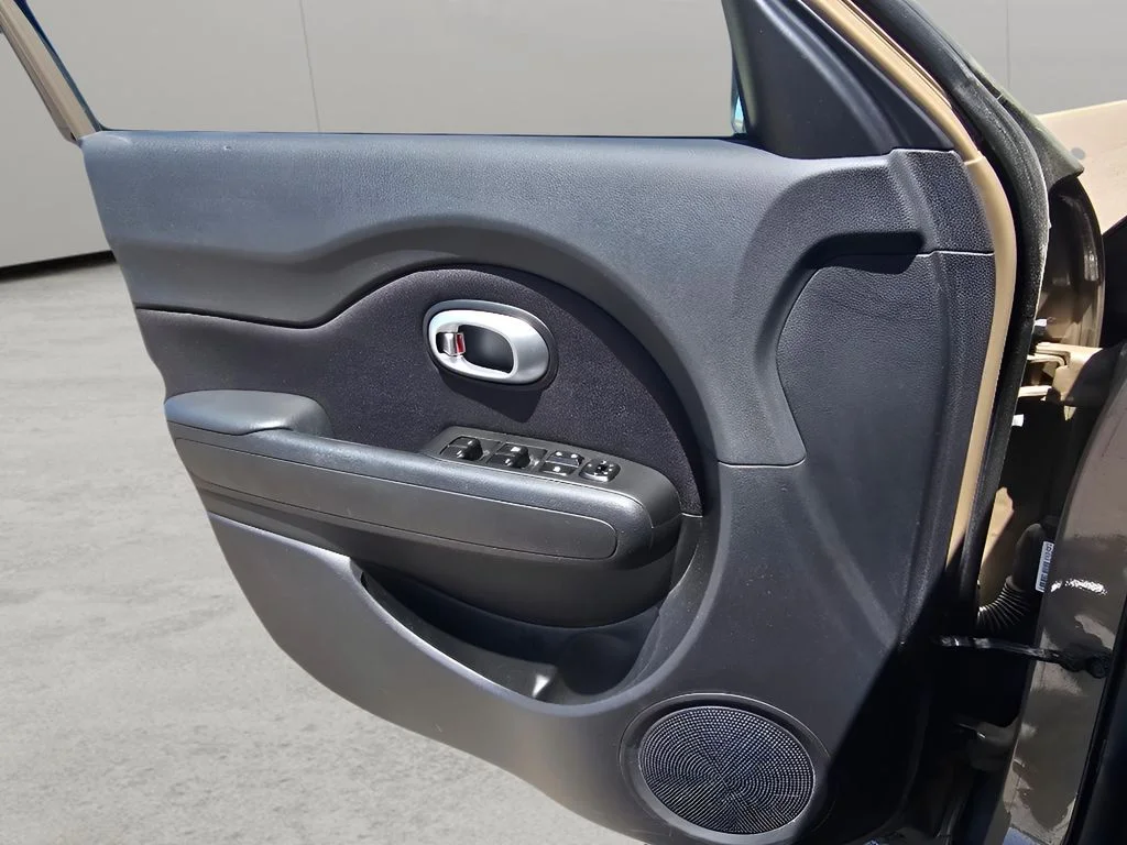 Used 2015 Latte Brown Kia Base image 22