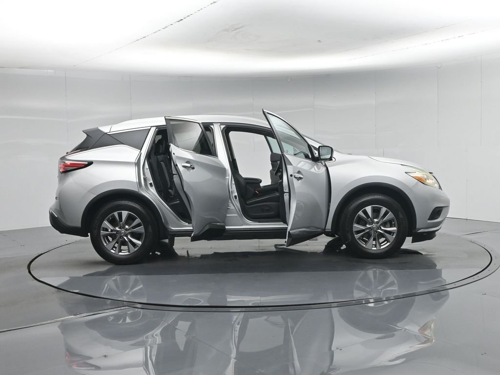 Used 2016 Silver Nissan SL image 4