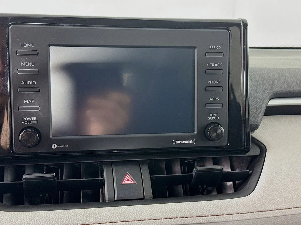 Used 2022 Silver Toyota XLE image 16