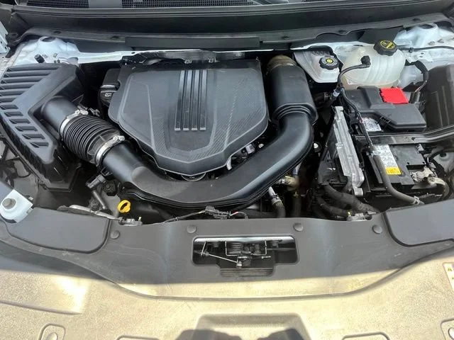 Used 2025 Summit White GMC Elevation image 30