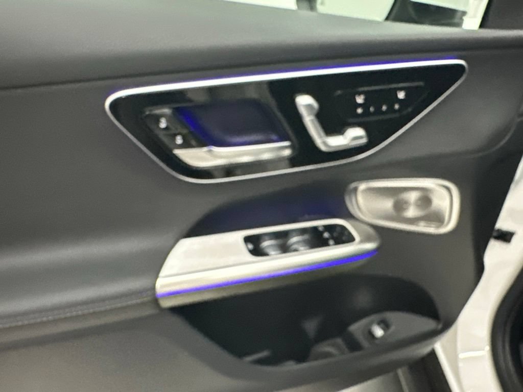 New 2027 Polar White Mercedes-Benz GLC 300 image 44