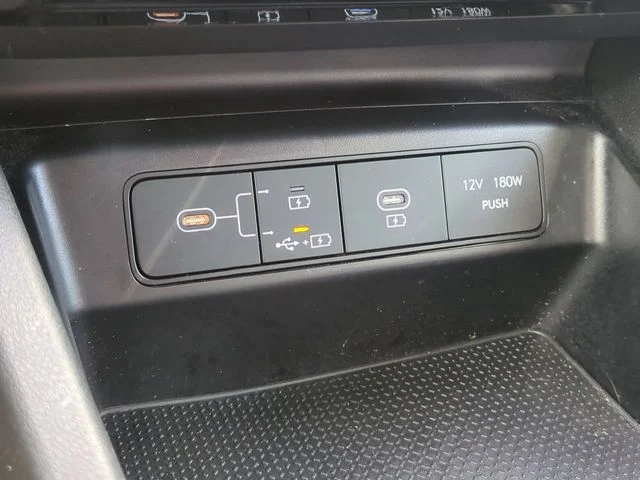 Used 2025 White Hyundai SEL image 21