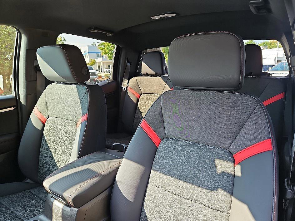 2025 Chevrolet Colorado Z71 - Photo 15